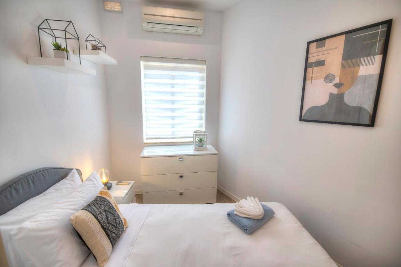 Spacious 4 Bedrooms With Sea View Balcony Goslm-3 Слима Экстерьер фото