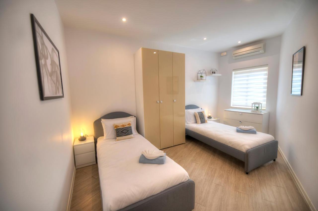 Spacious 4 Bedrooms With Sea View Balcony Goslm-3 Слима Экстерьер фото